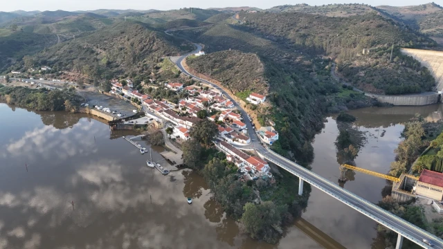 Aldeia ribeirinha do Pomarão
