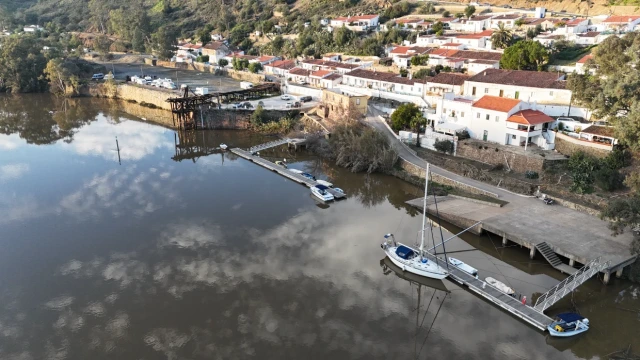 Aldeia ribeirinha do Pomarão
