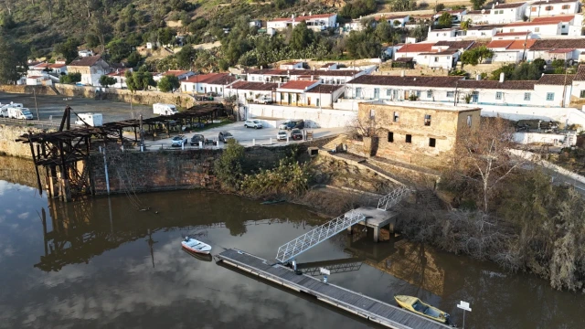 Aldeia ribeirinha do Pomarão
