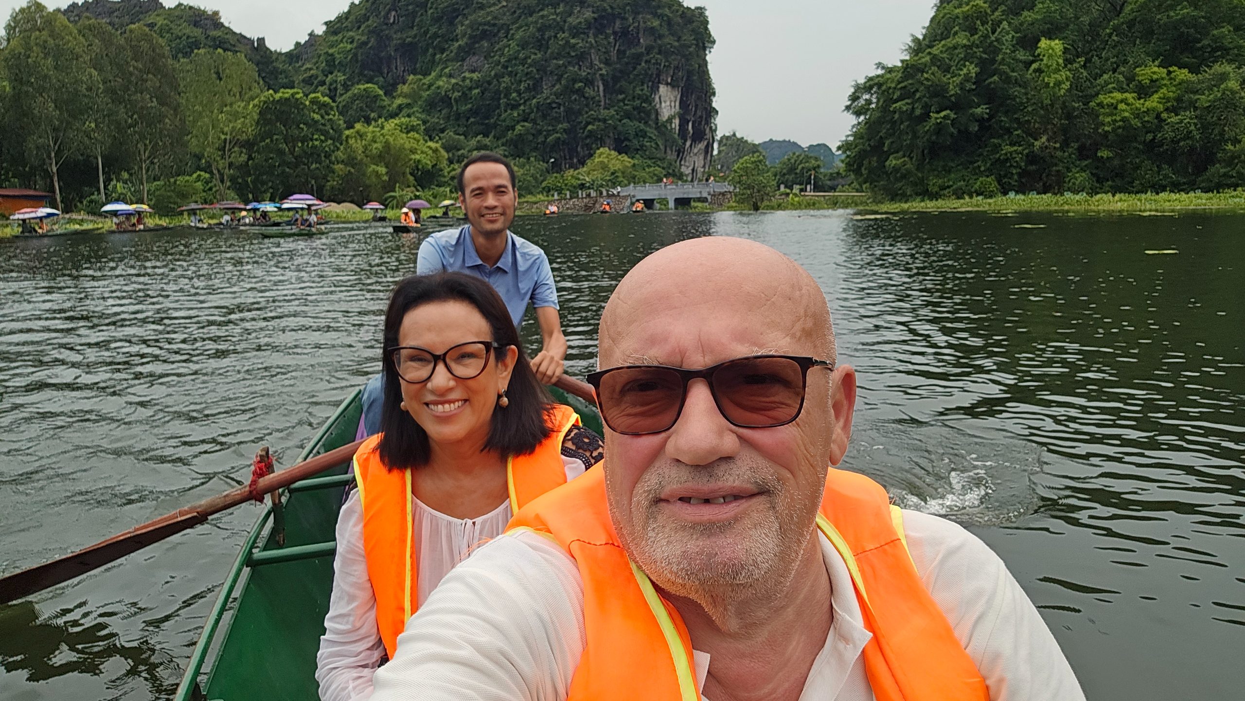 Fomos conhecer Ninh Binh e fazer passeio de canoa